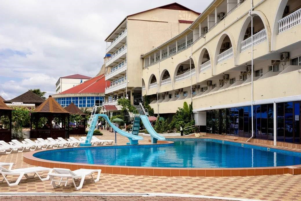 Трехместный номер с видом на море в Карат