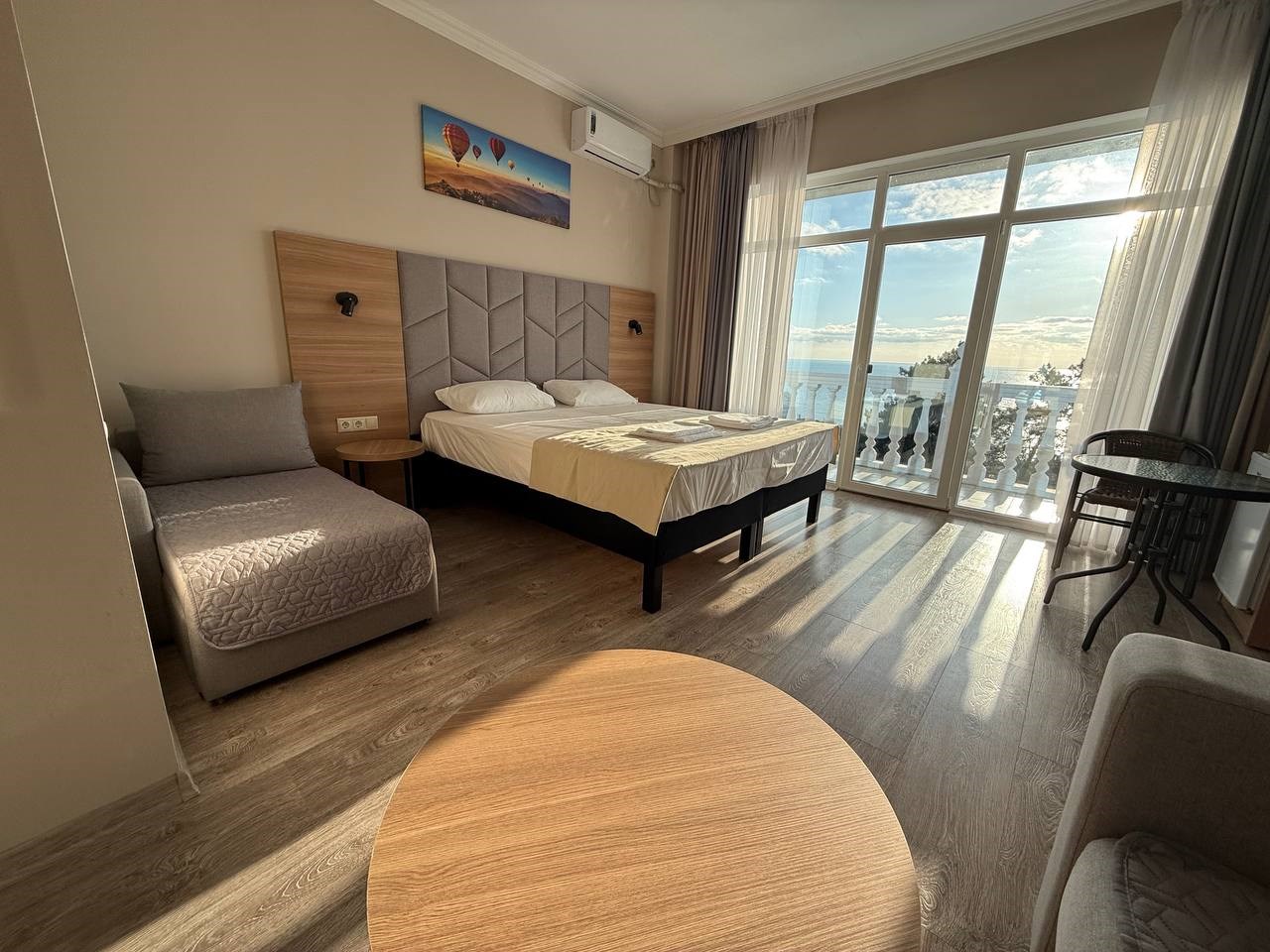 Четырехместный номер с видом на море в Карат
