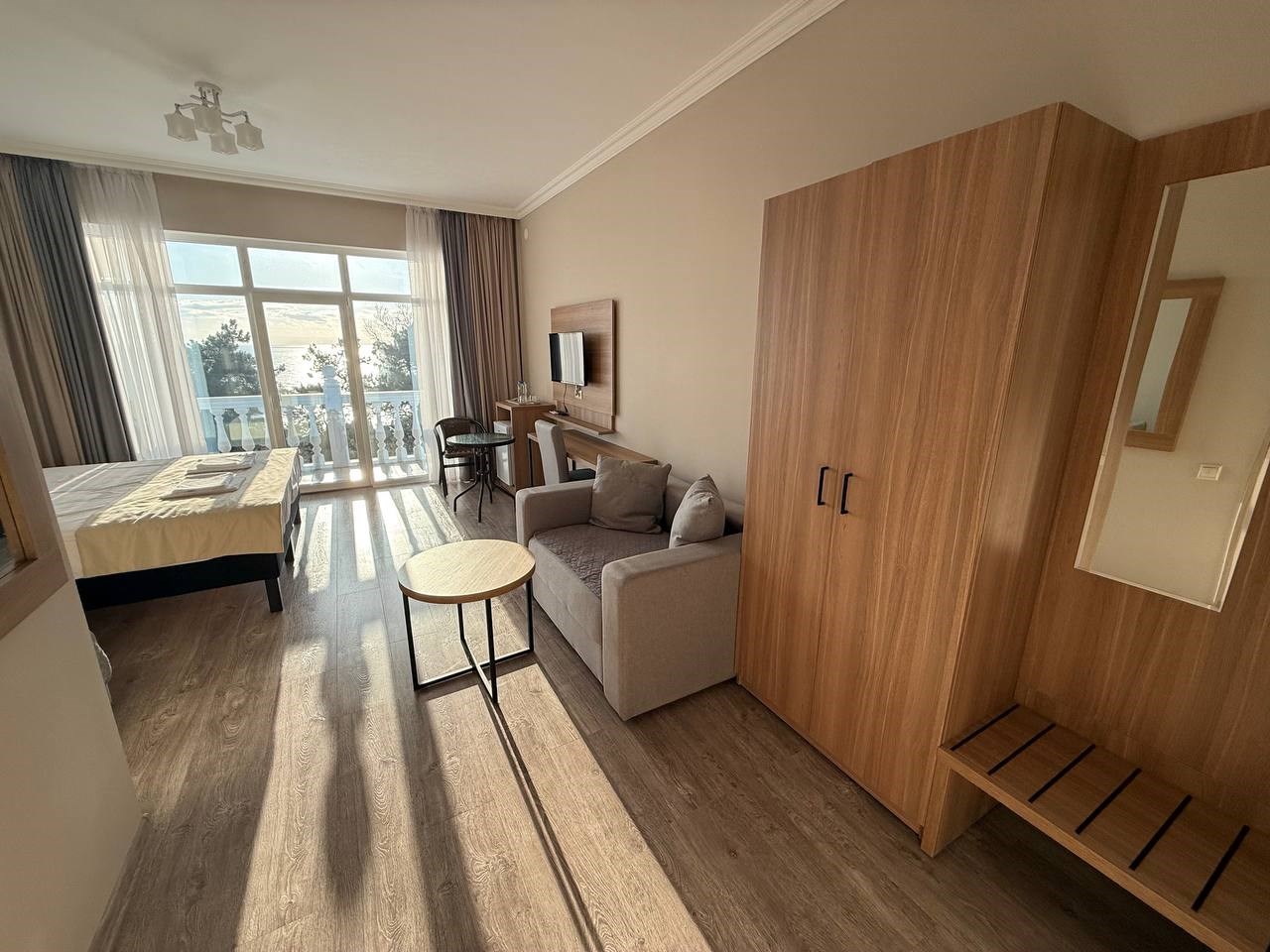 Четырехместный номер с видом на море в Карат