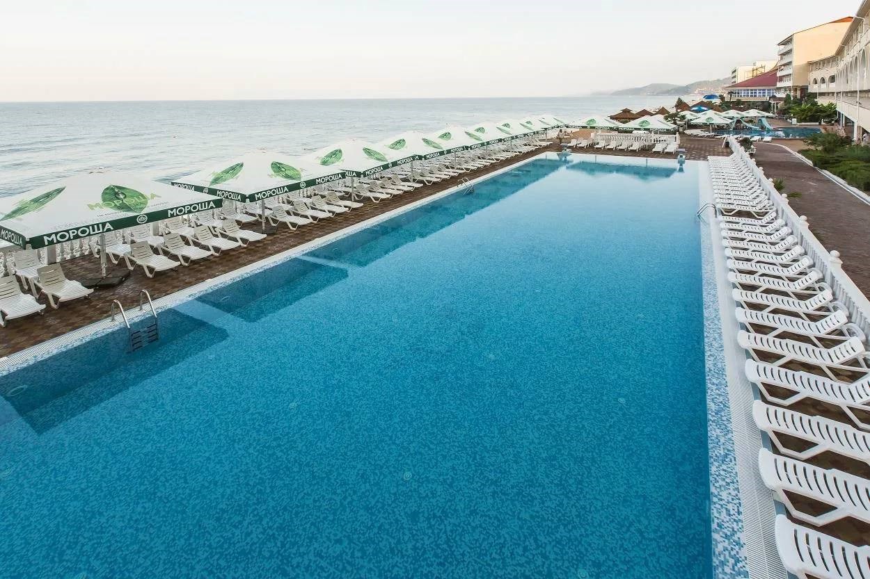 Четырехместный номер с видом на море в Карат