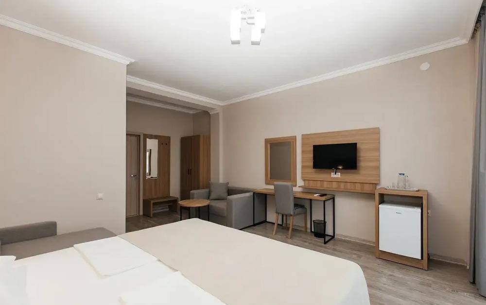 Пятиместный номер с видом на горы в Карат