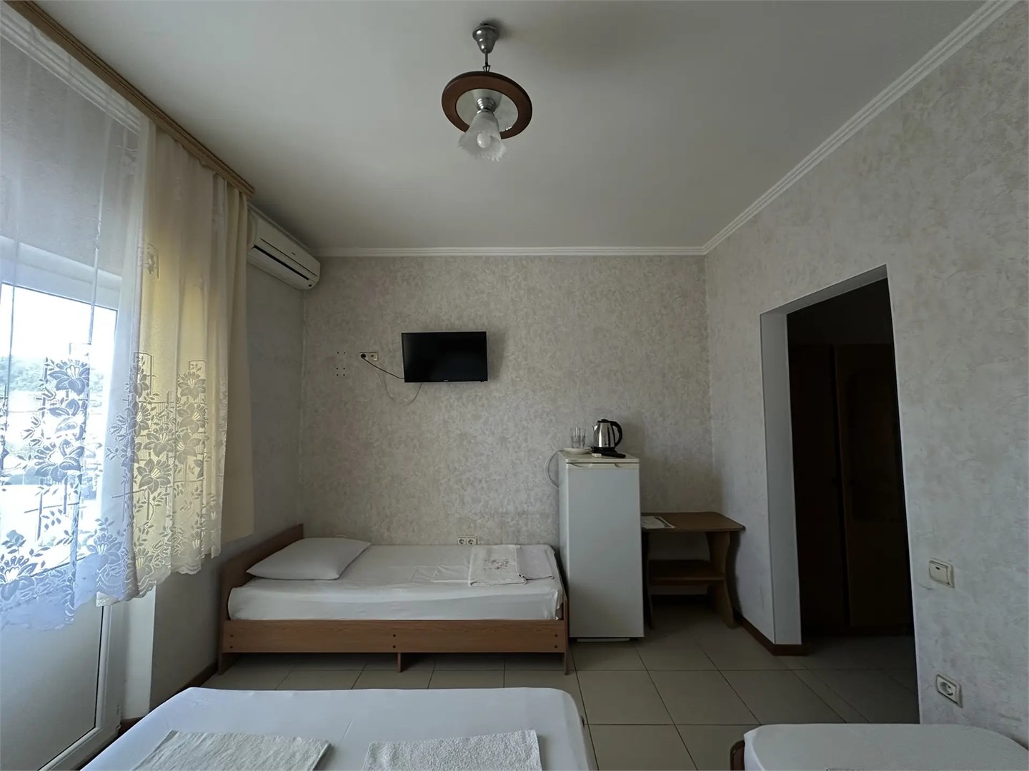 Стандарт с двухспальной+ односпальной кроватью в Каролина