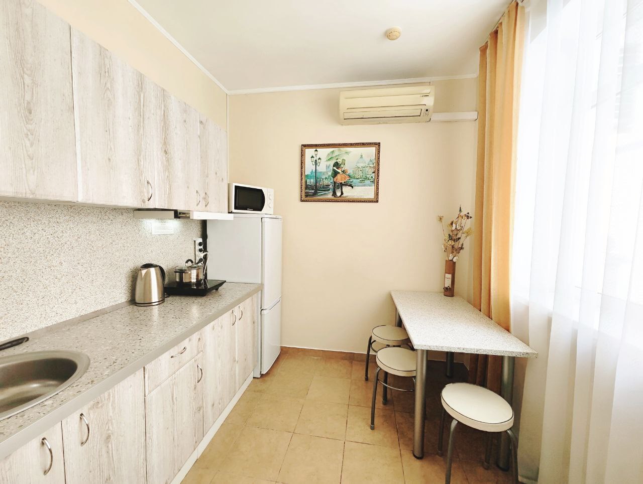 Апартаменты с балконом на 2м этаже в Регион 86