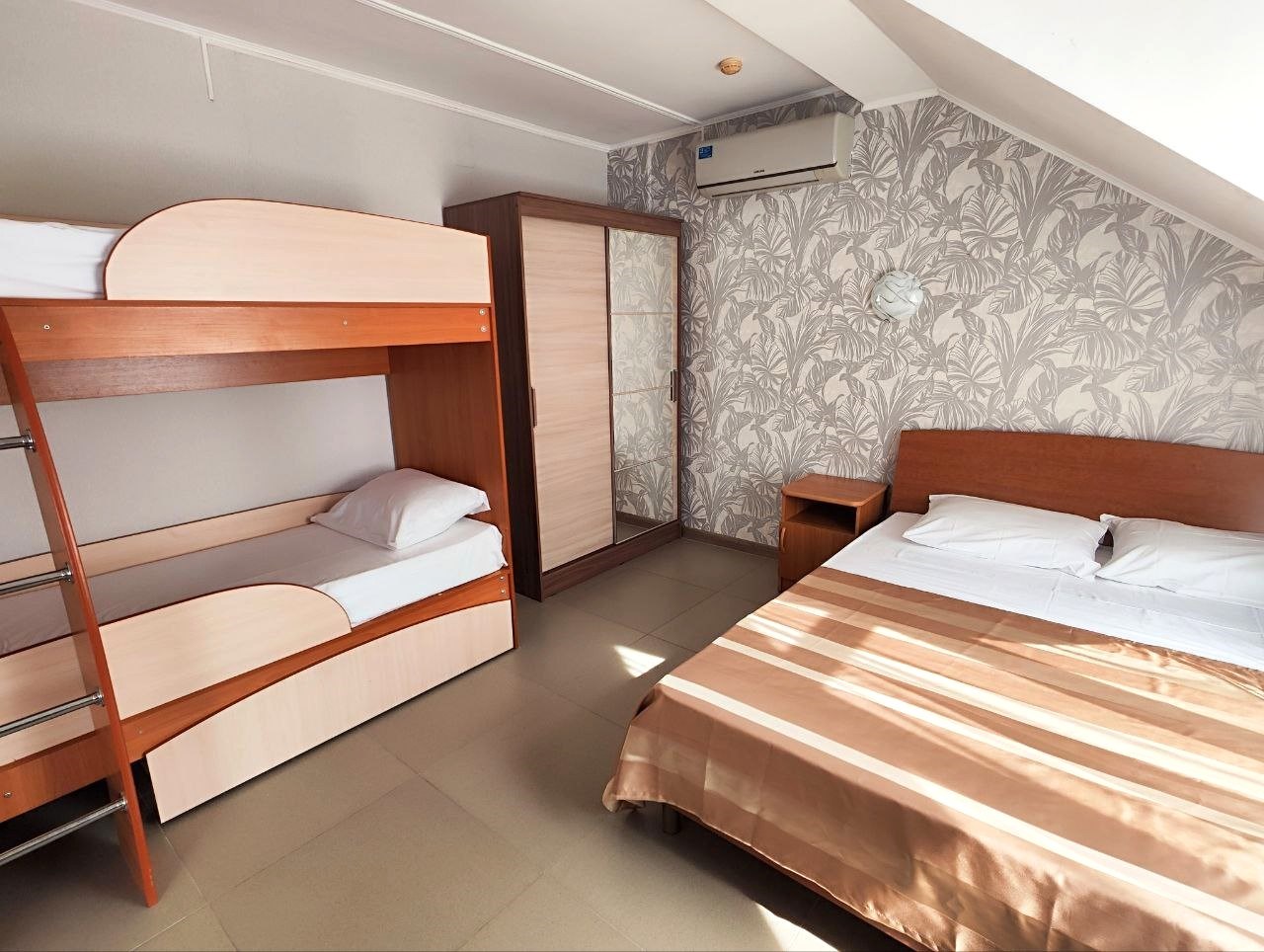 Апартаменты на 4м мансардном этаже в Регион 86