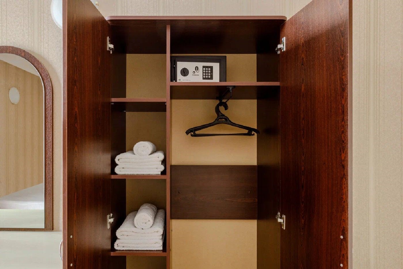 стандарт трех местный с балконом в Посейдон 2