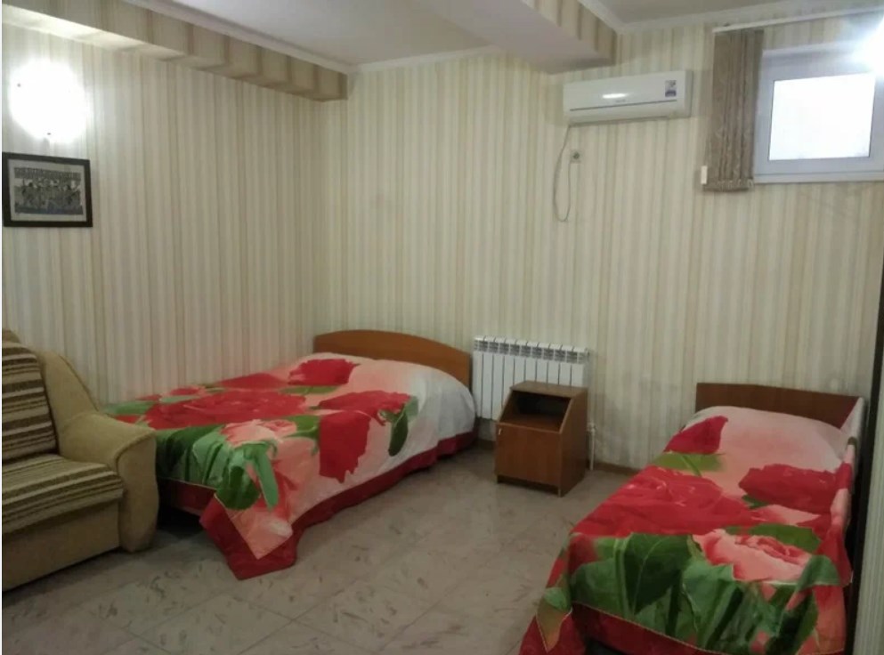 эконом трехместный в цокольном в Посейдон 2