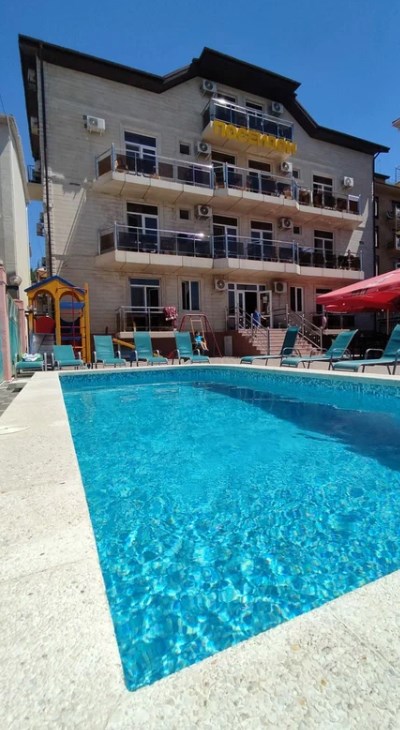 стандарт четырехместный с балконом в Посейдон 2