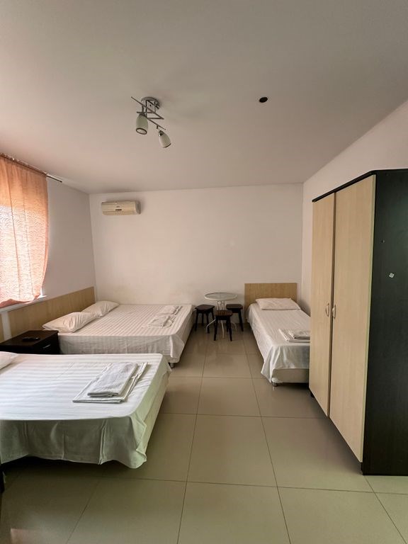 Студия четырех местный с кухонной зоной в Виноград