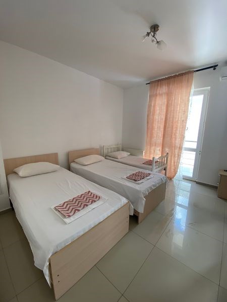 Квартира двух комнатная с кухней в Виноград