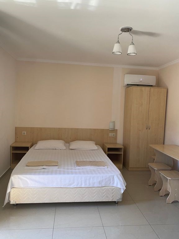 Студия четырехместный номер с кухонной зоной мансарда в Виноград