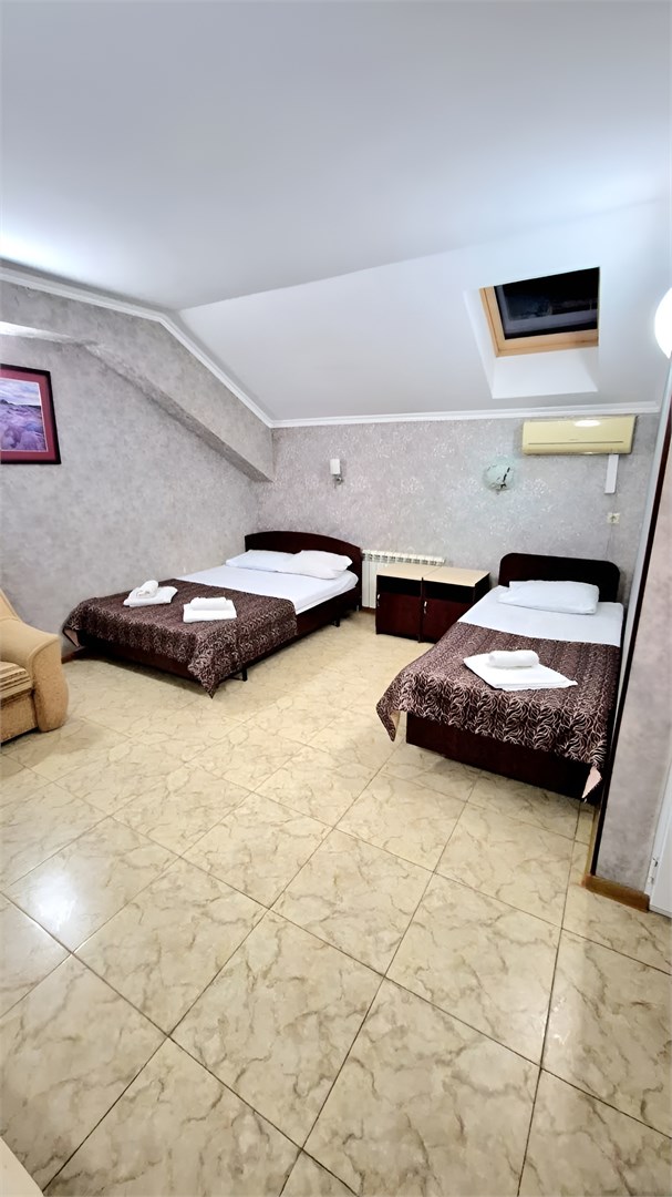 Стандарт трёхместный на мансарде в Посейдон 2