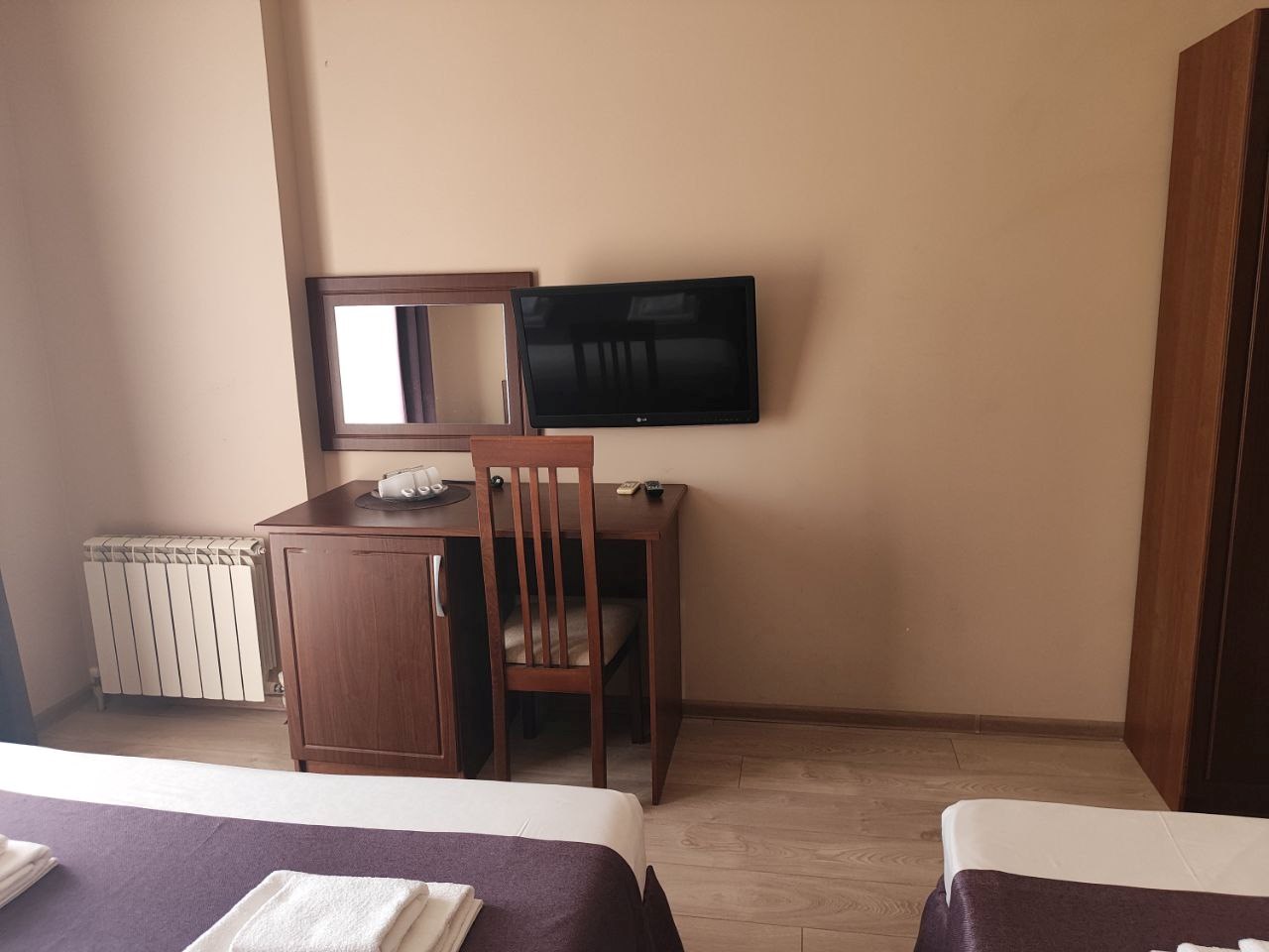 Стандартный трехместный номер с балконом в Камелот