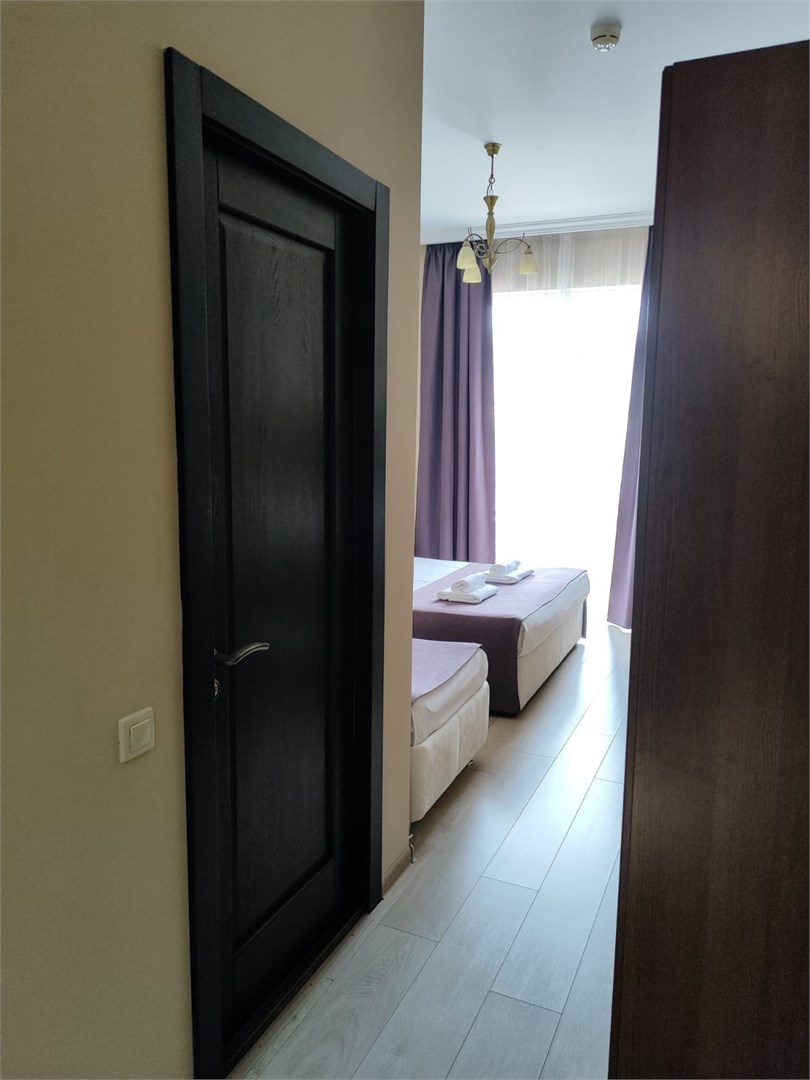 Стандартный трехместный номер с балконом в Камелот