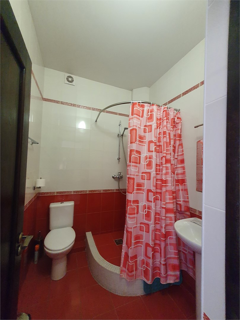 Улучшенный трехместный номер с балконом в Камелот