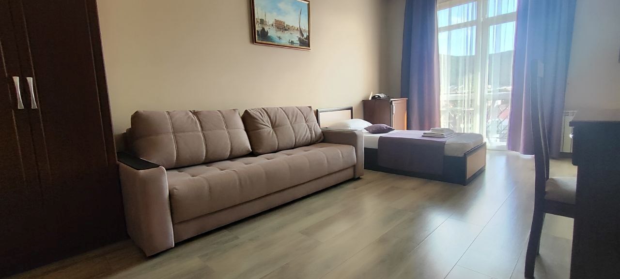 Двухкомнатный номер с балконом, стандарт в Камелот