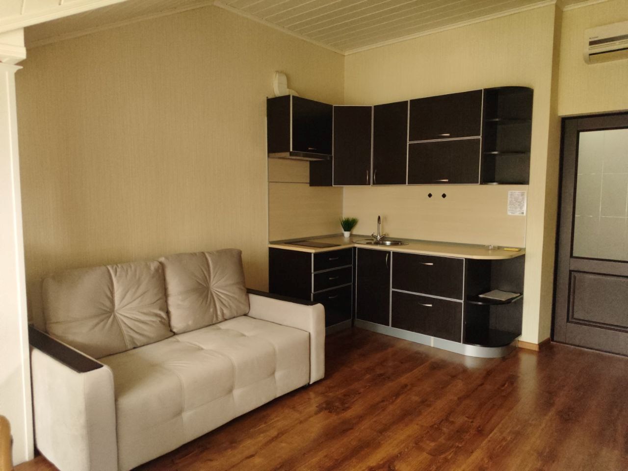 Большой двухкомнатный люкс с кухней с видом на горы в Камелот