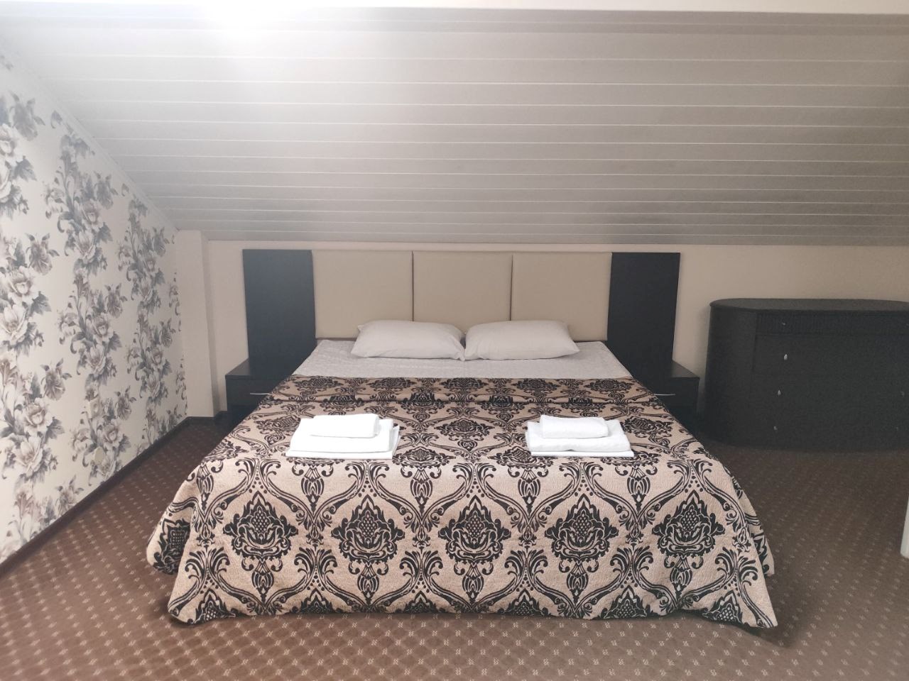 Большой двухкомнатный люкс с кухней с видом на горы в Камелот