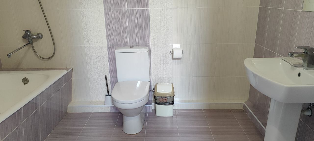 Большой двухкомнатный люкс с кухней с видом на горы в Камелот