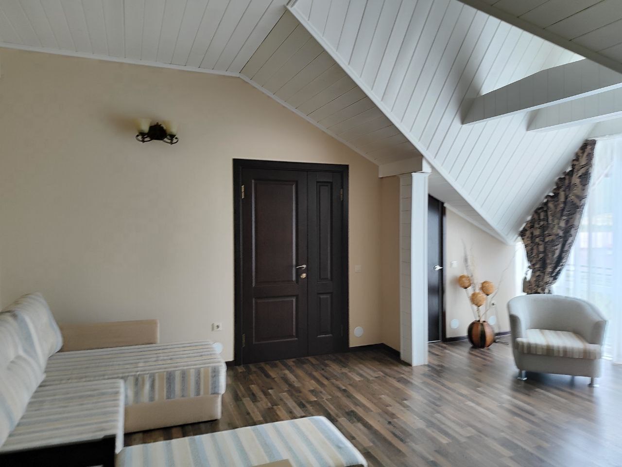 Большой двухкомнатный люкс с кухней с видом на море и горы в Камелот