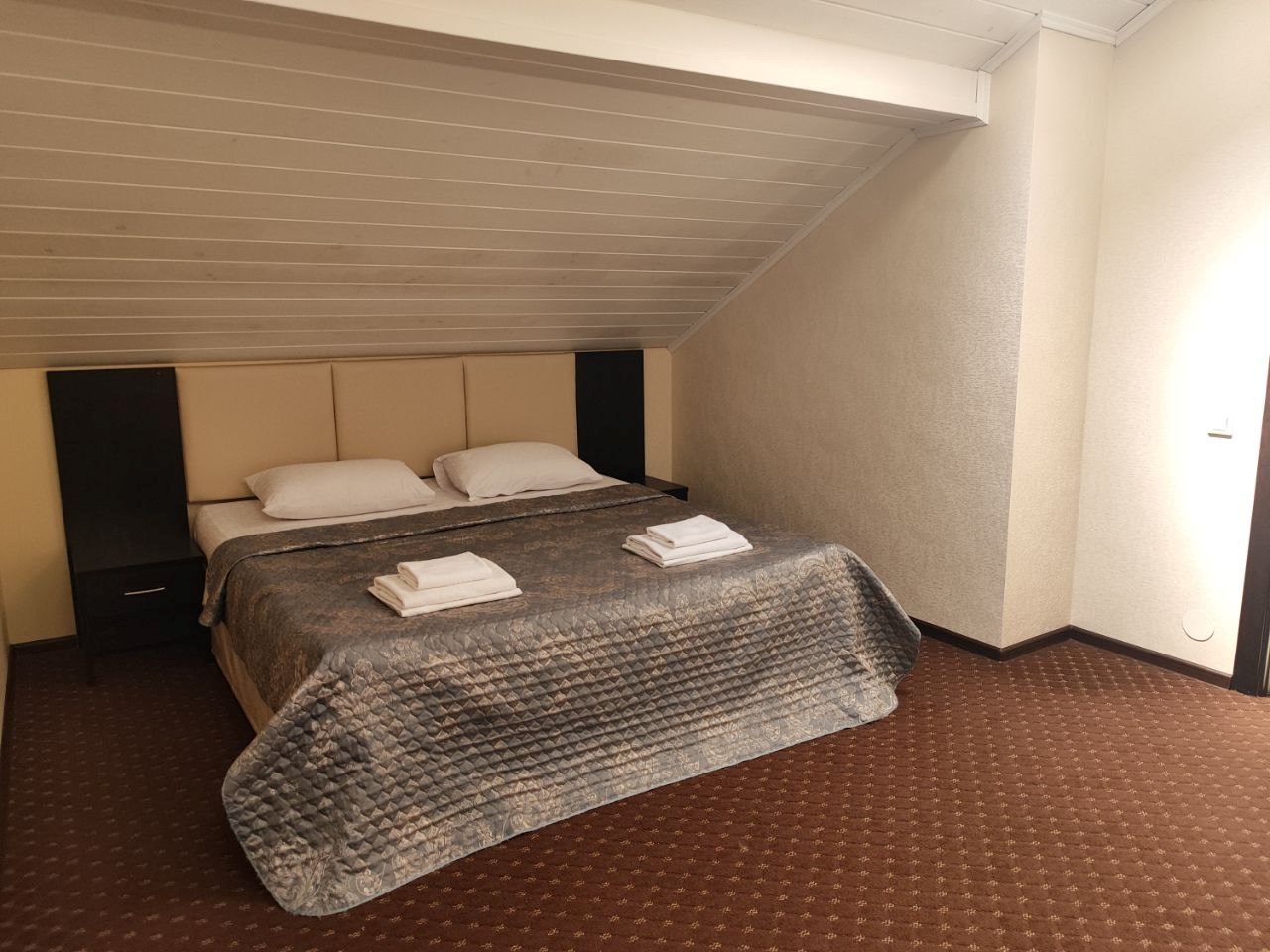 Большой двухкомнатный люкс с кухней с видом на море и горы в Камелот