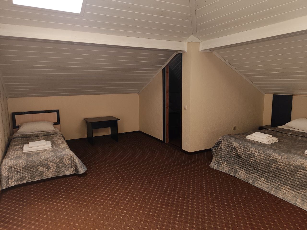 Большой двухкомнатный люкс с кухней с видом на море и горы в Камелот