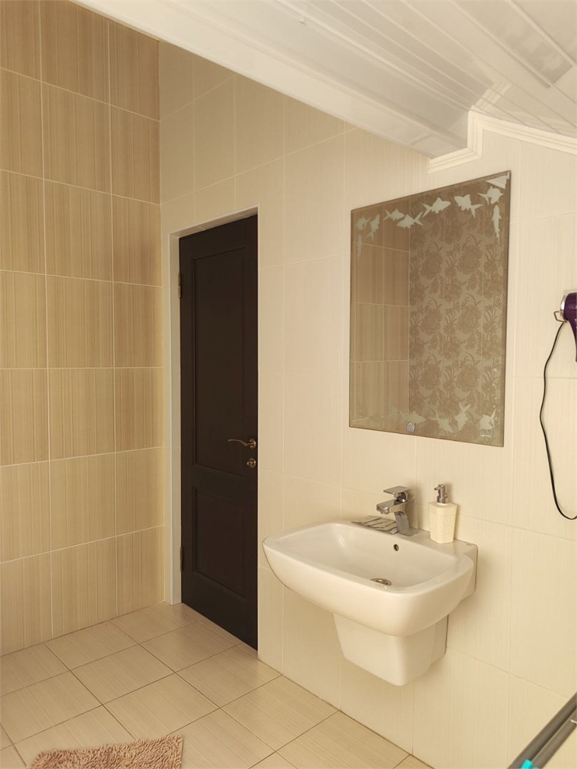 Большой двухкомнатный люкс с кухней с видом на море и горы в Камелот