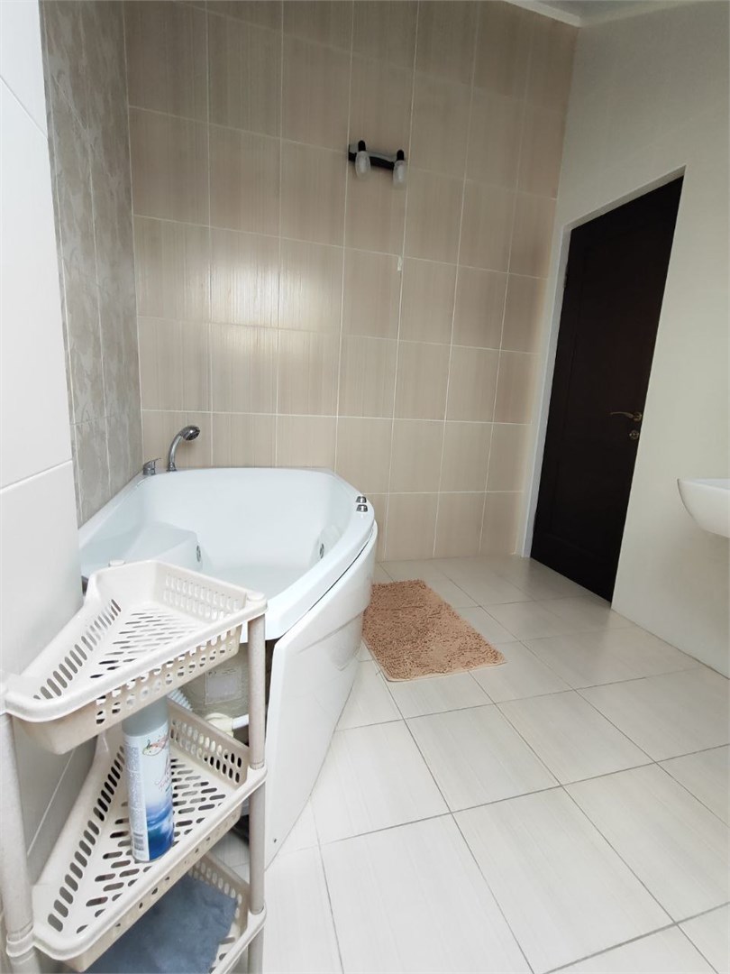 Большой двухкомнатный люкс с кухней с видом на море и горы в Камелот