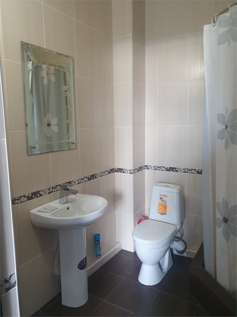 Семейный трёхместный номер с диваном в мансардной части отеля в Камелот