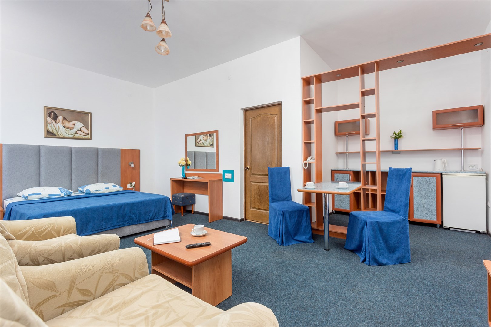 Семейный однокомнатный с мини-кухней в Арго