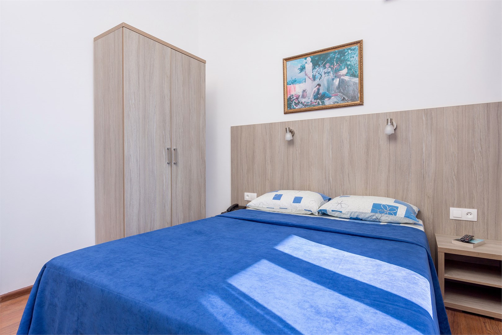 Семейный трехкомнатный с мини-кухней в Арго