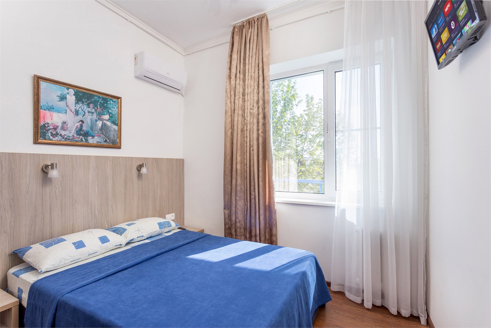 Семейный трехкомнатный с мини-кухней в Арго