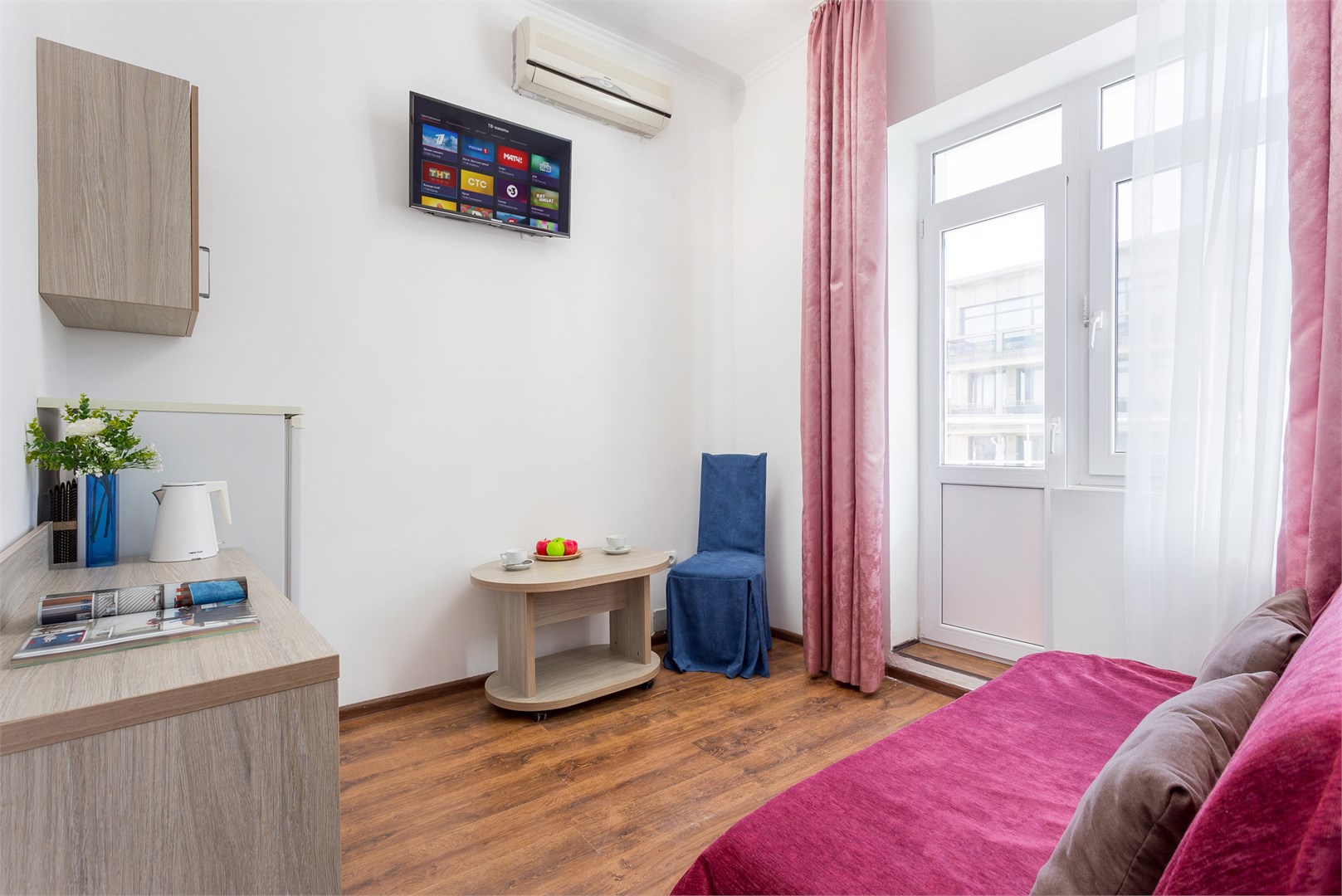 Семейный трехкомнатный с мини-кухней в Арго