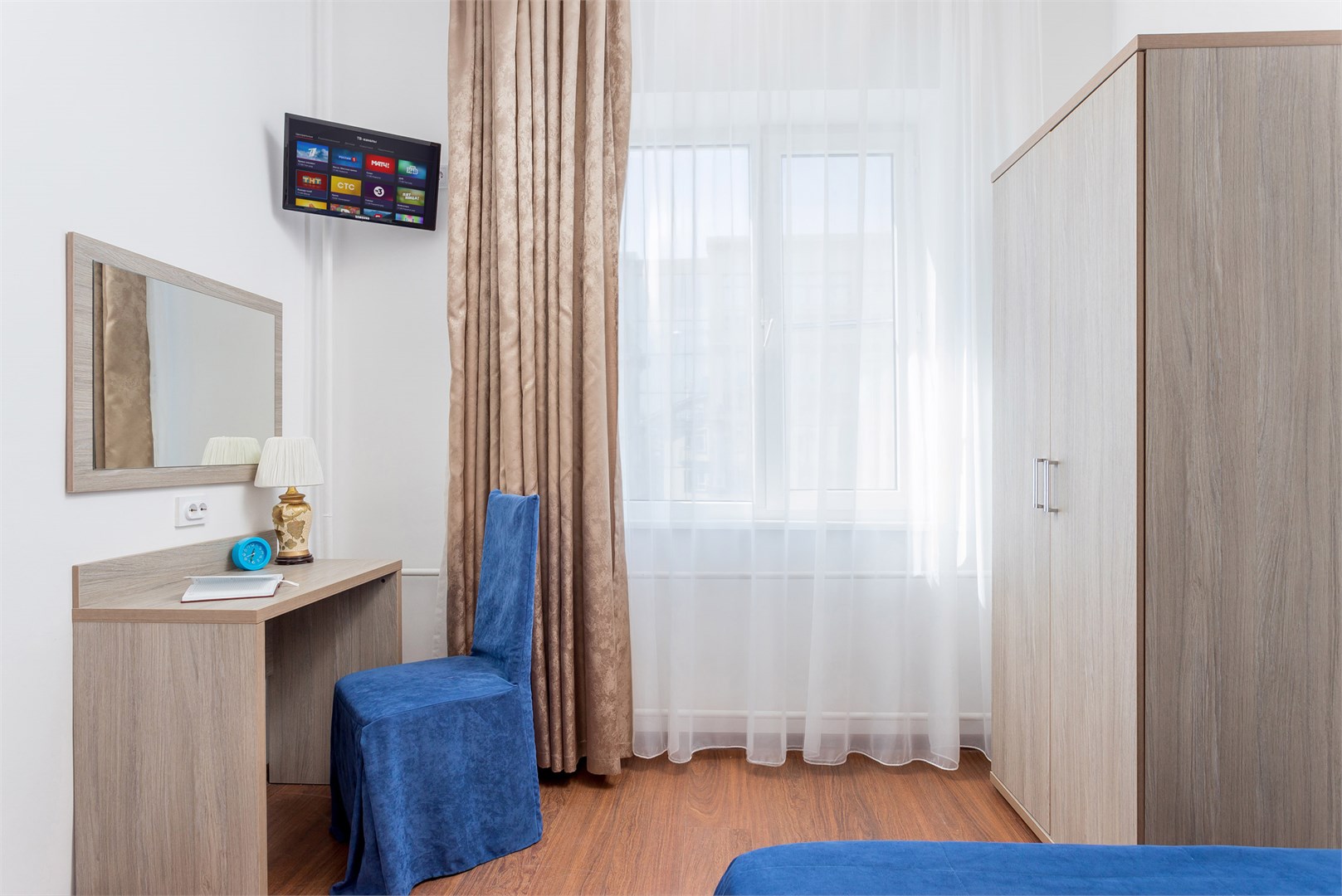 Семейный трехкомнатный с мини-кухней в Арго