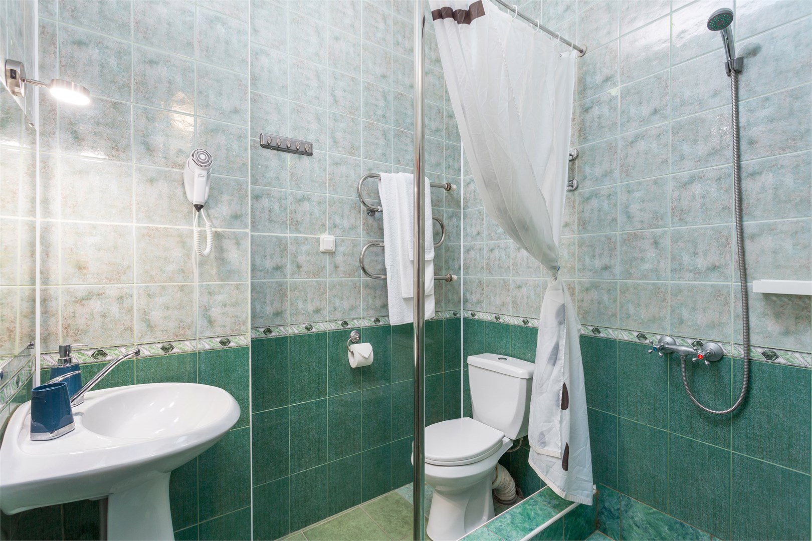 Семейный трехкомнатный с мини-кухней в Арго