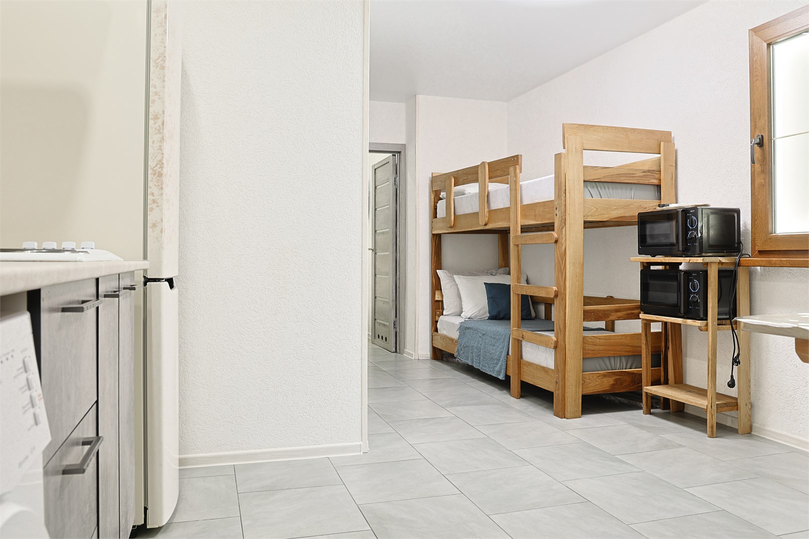 01 Двухкомнатный делюкс цоколь 6мест в Парус