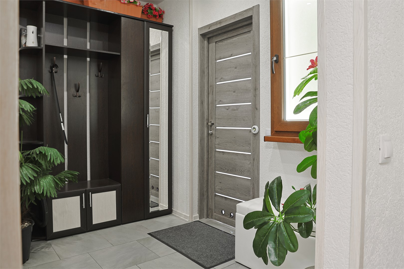 01 Двухкомнатный делюкс цоколь 6мест в Парус