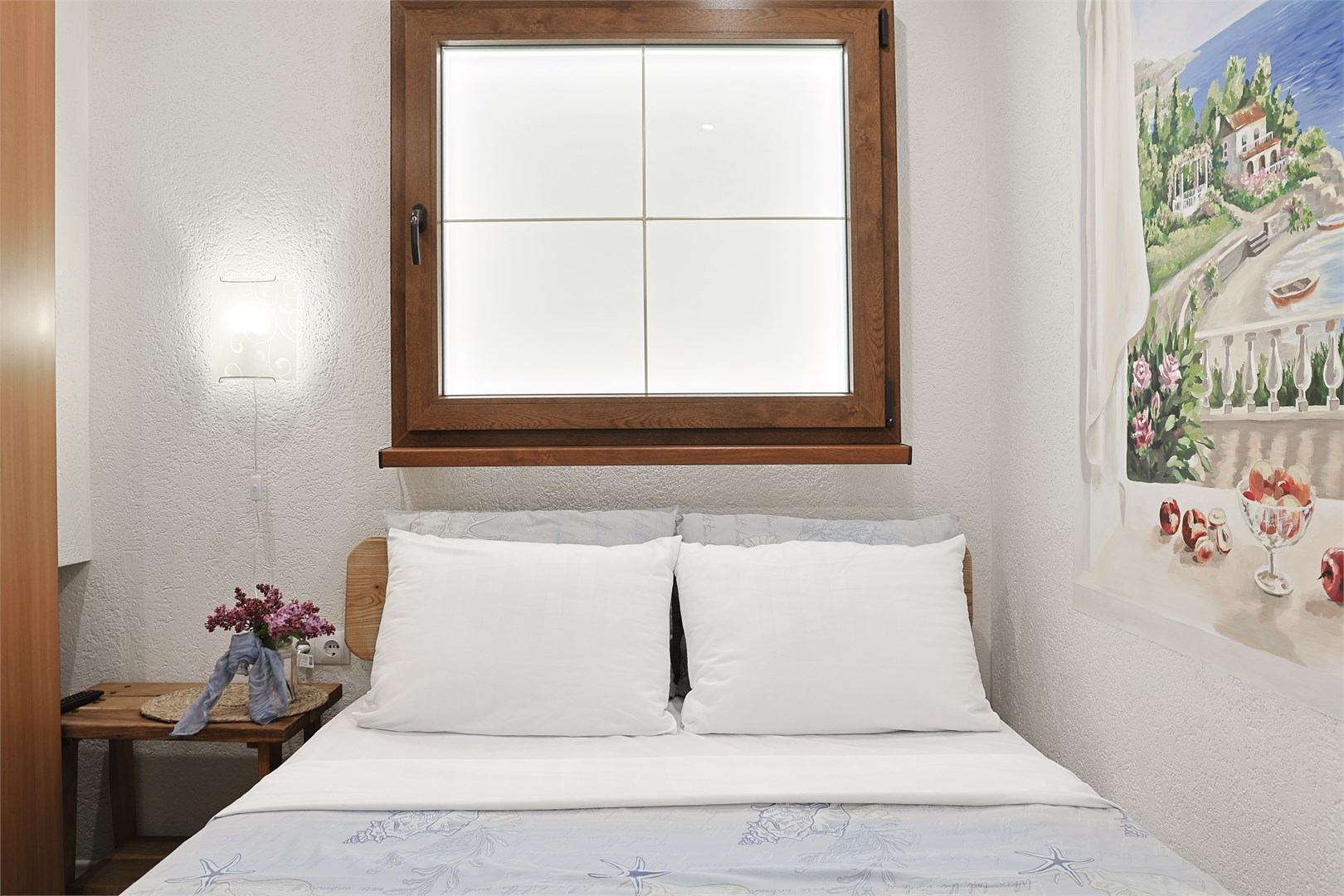 01 Двухкомнатный делюкс цоколь 6мест в Парус