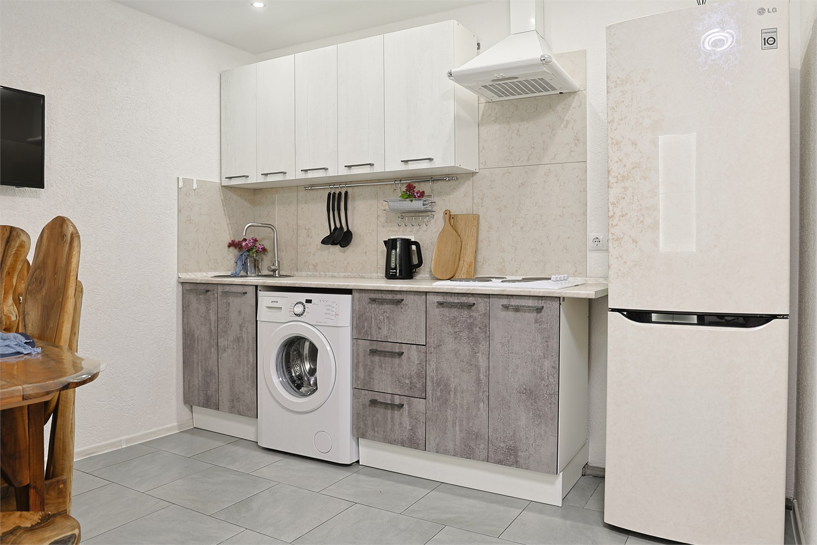 01 Двухкомнатный делюкс цоколь 6мест в Парус