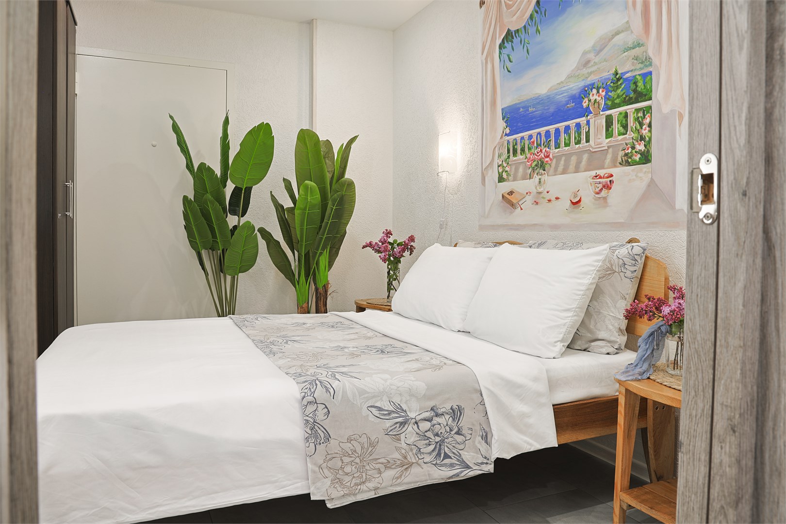 01 Двухкомнатный делюкс цоколь 6мест в Парус