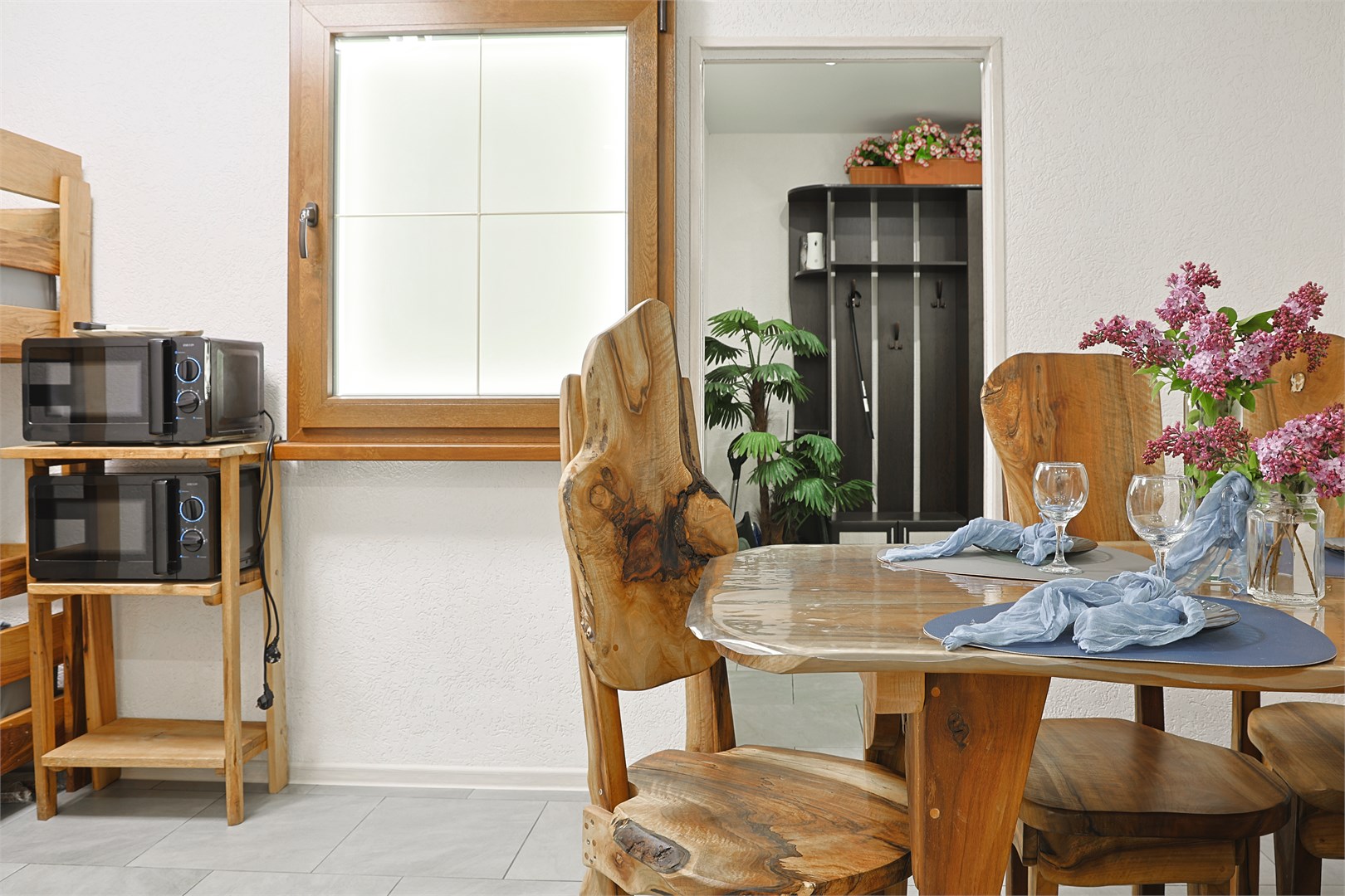 01 Двухкомнатный делюкс цоколь 6мест в Парус