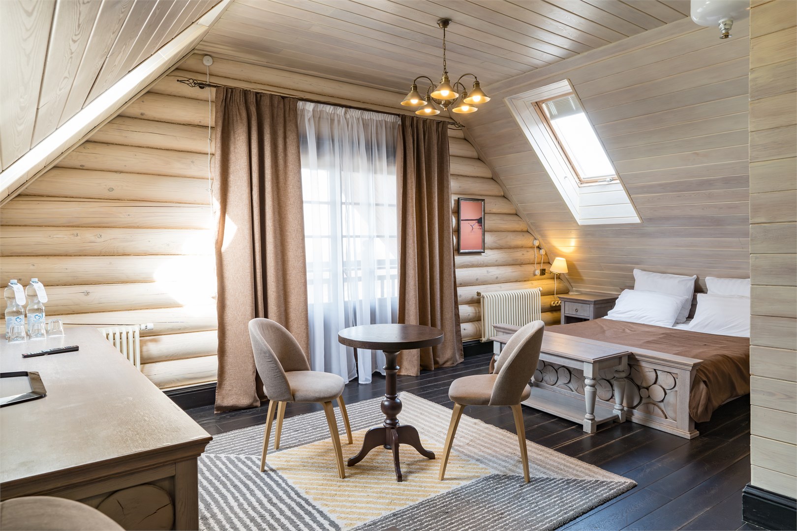 Фотография Номер "Люкс" с балконом 4 этаж