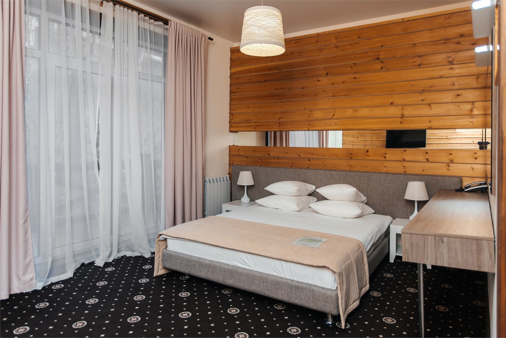 Фотография Делюкс с балконом (корпус «Президентский»)