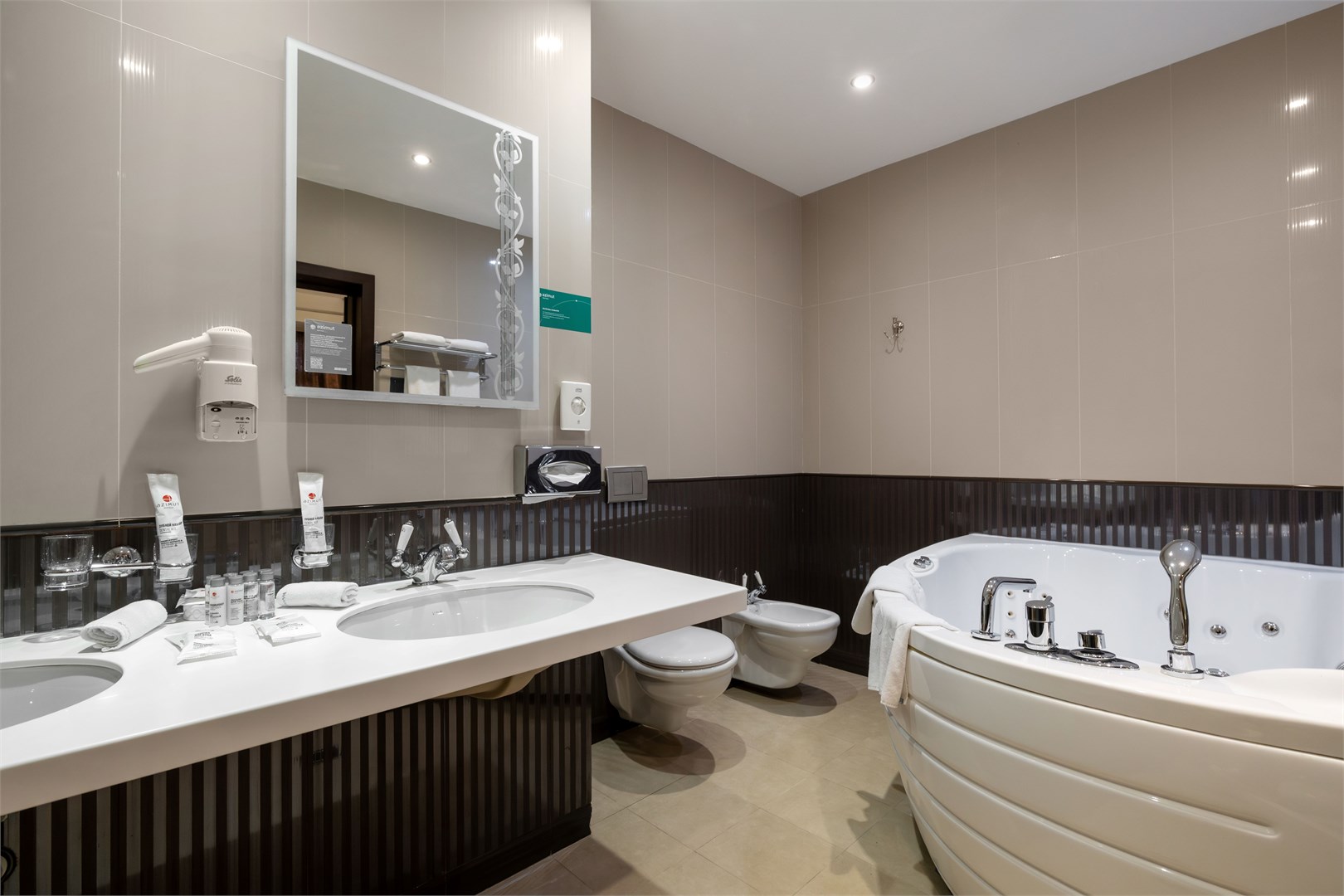 Люкс семейный 2-комнатный №801/803 (Олимп) в AZIMUT Здоровье Мыс Видный