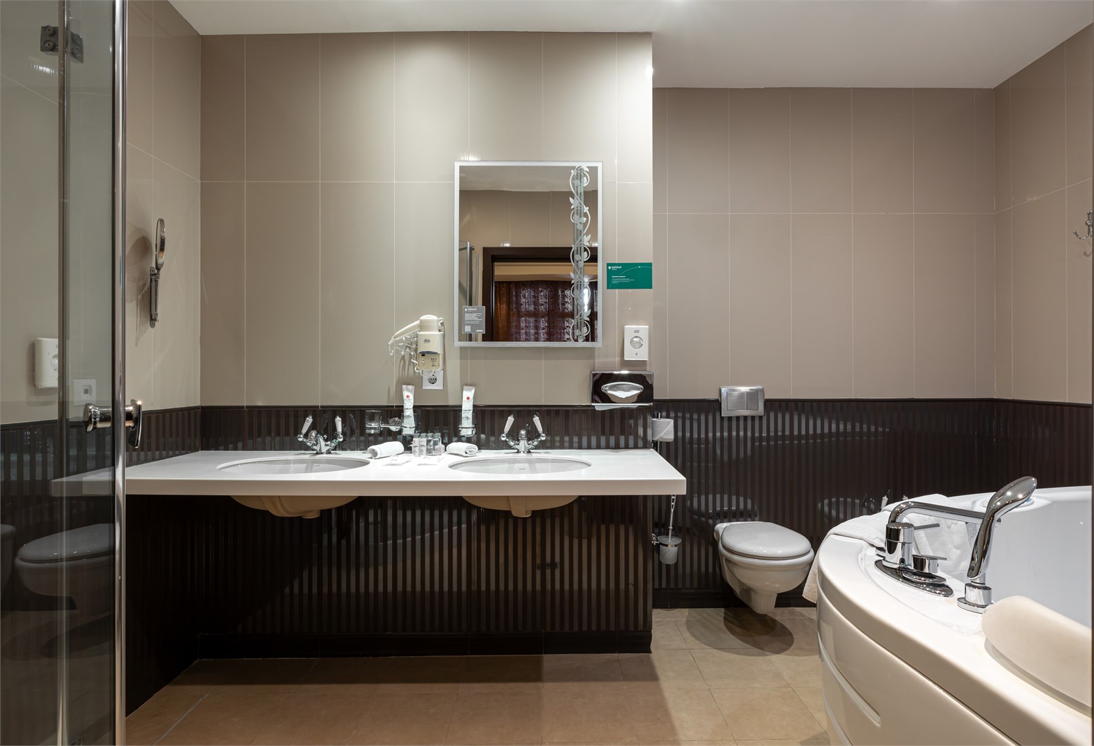 Люкс семейный 2-комнатный №801/803 (Олимп) в AZIMUT Здоровье Мыс Видный