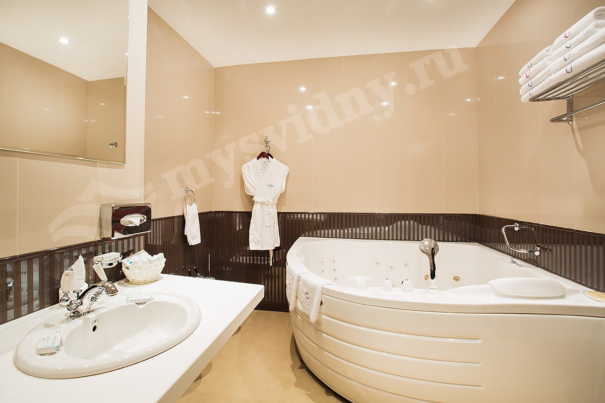 Люкс семейный 3-комнатный №802 Сюит (Олимп) в AZIMUT Здоровье Мыс Видный