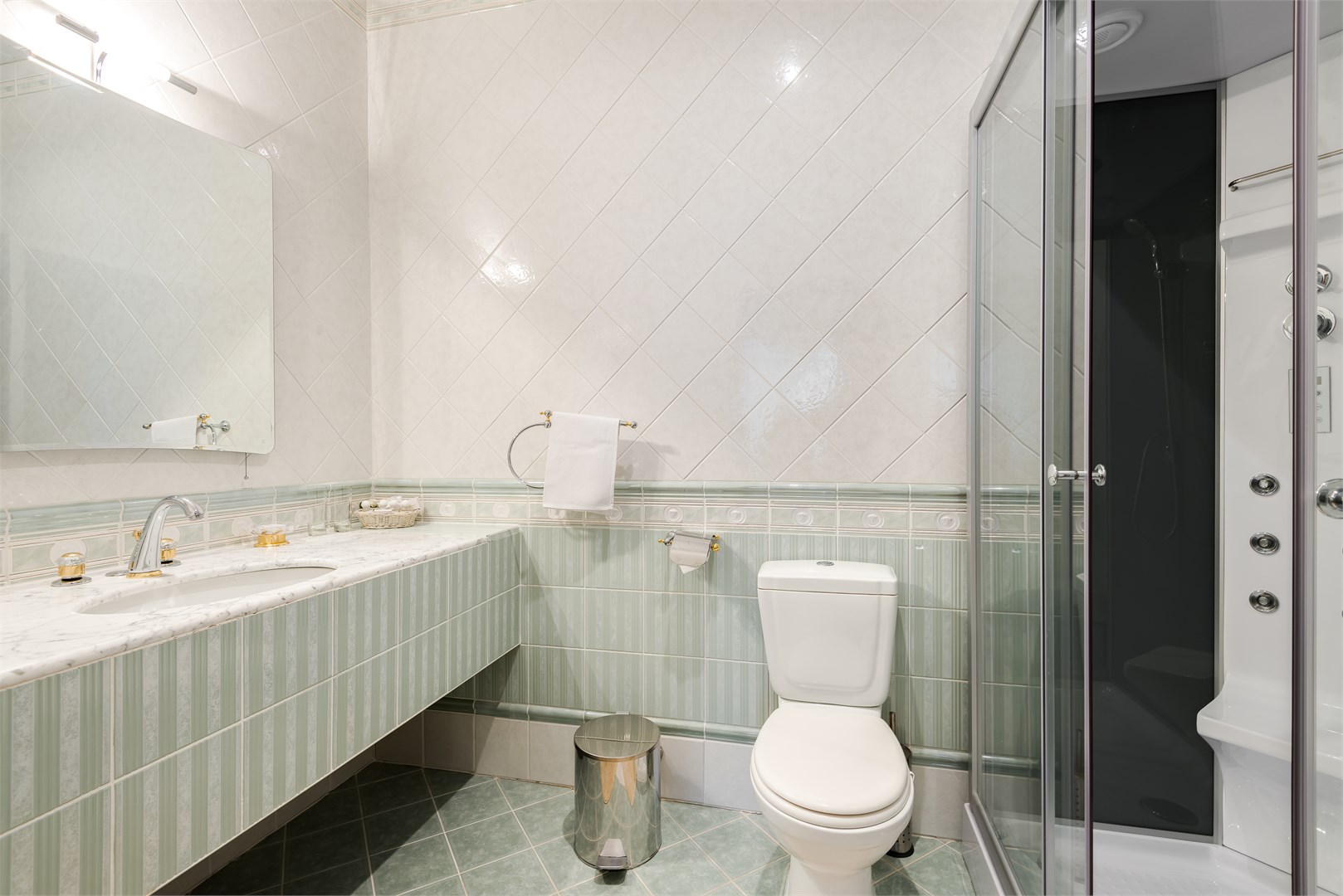 Апартаменты семейные 4-комнатные в РЖДЗ Санаторий Буран