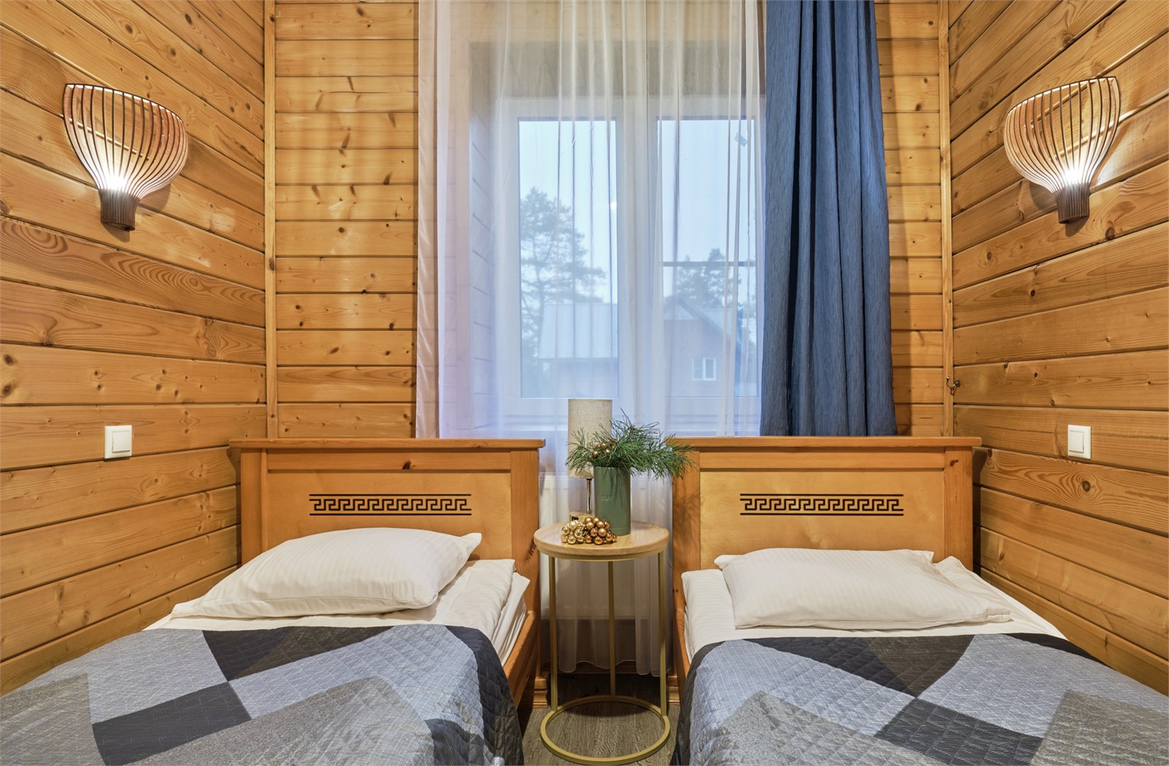 Эконом с двумя кроватями в Никола-ленивец