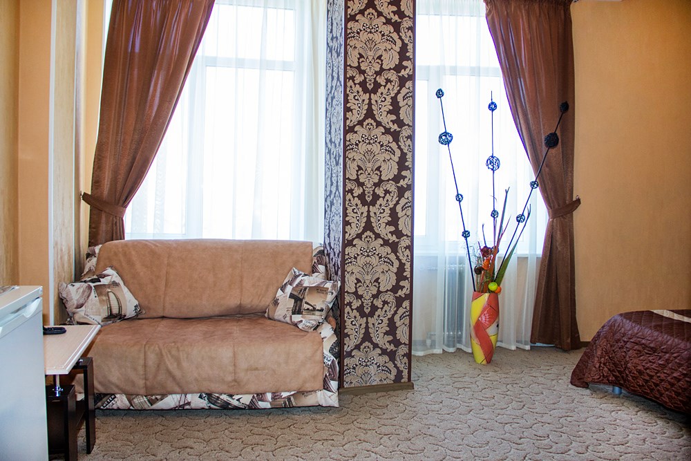 «Студия» в Континент