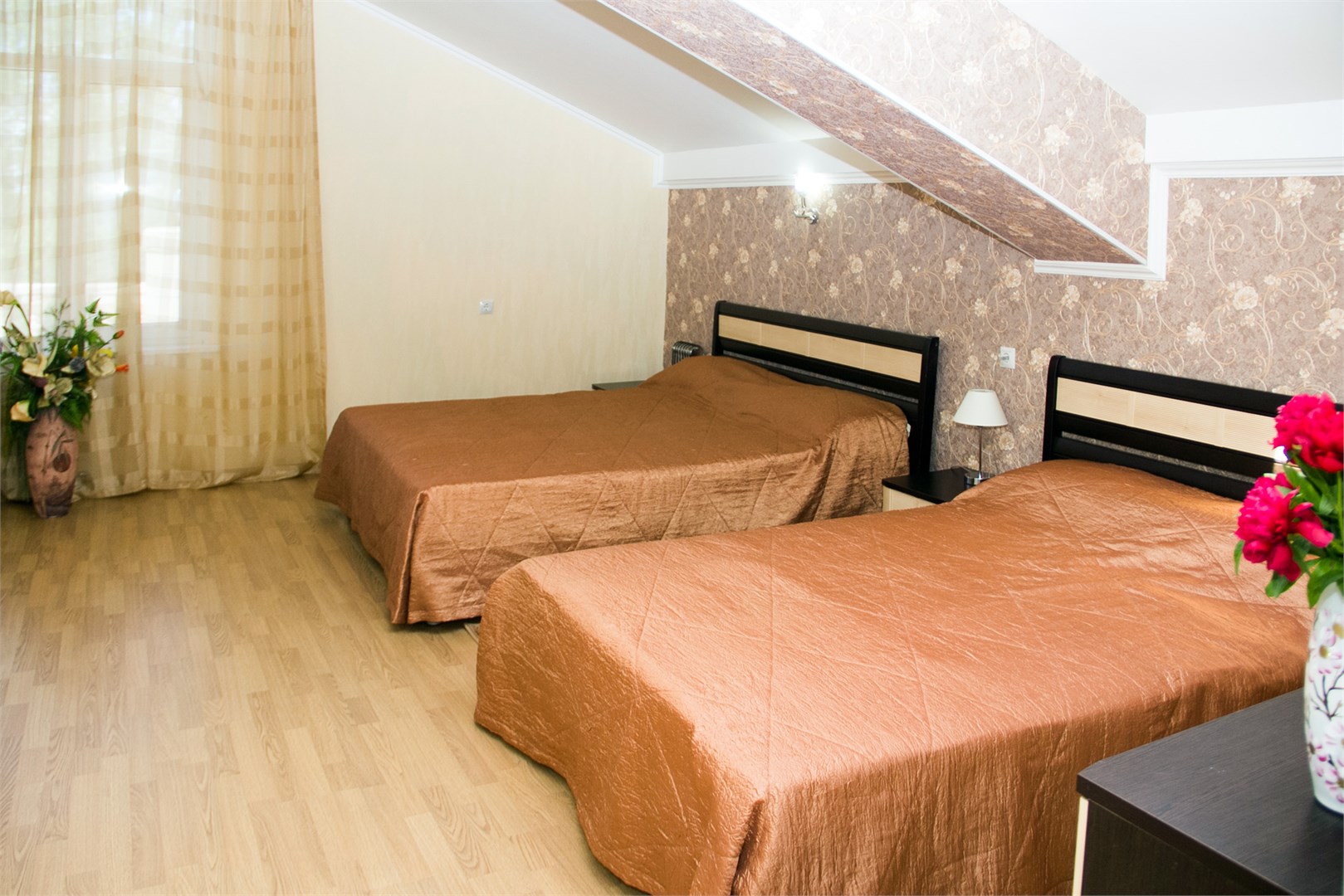 «Апартаменты» в Континент