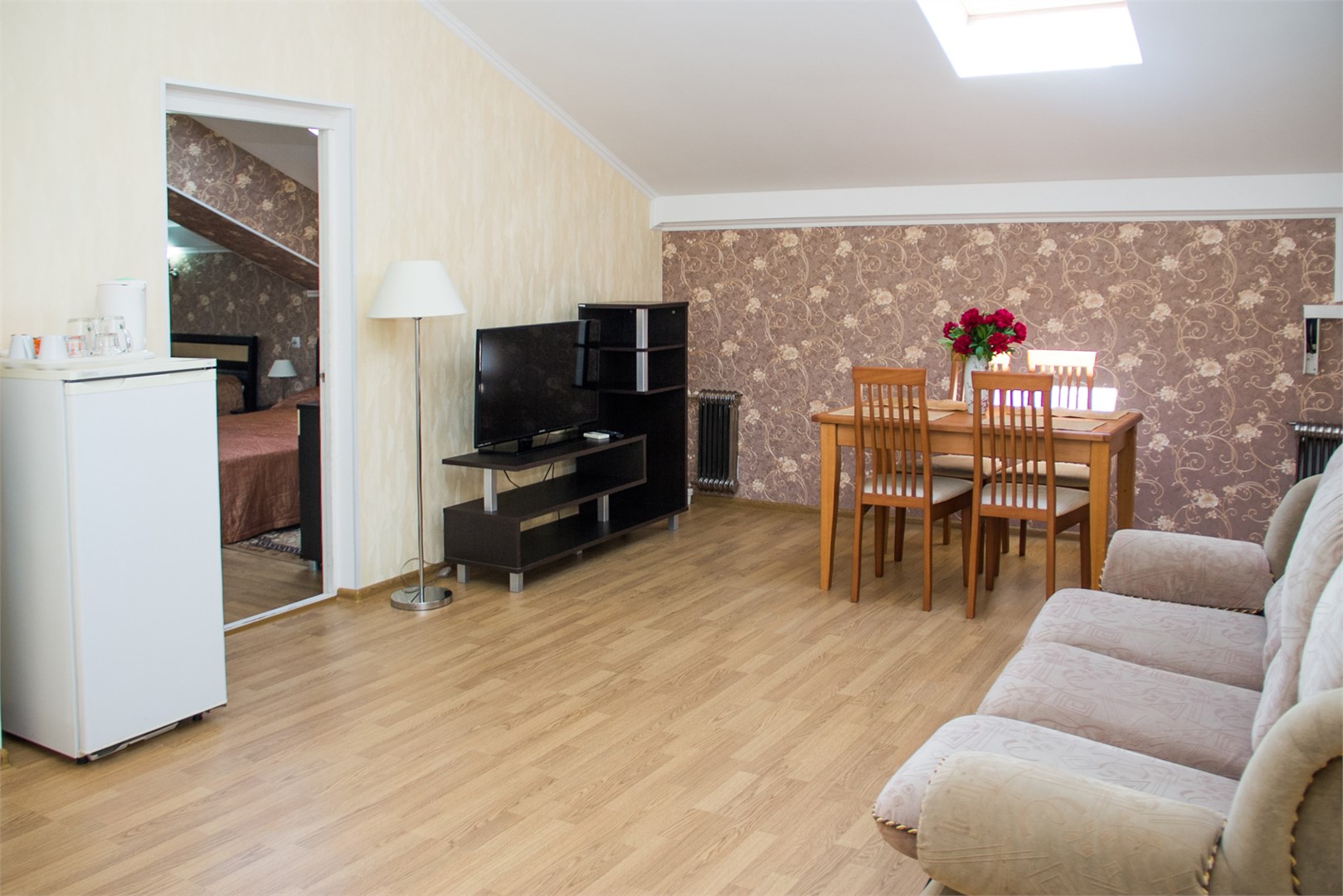 «Апартаменты» в Континент